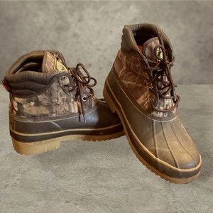 Youth Crater Ridge‎ Camouflage Waterproof Duck Boots. Size 5